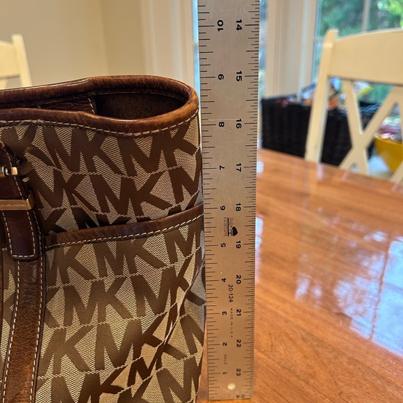 Designer Brown Patterned women’s handbag - Picture 9 of 11